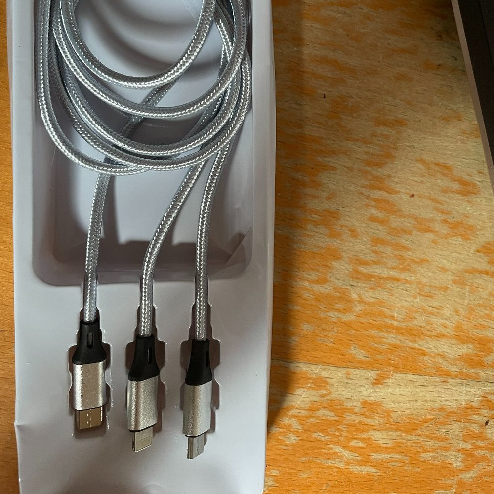 Multifunctional Travel Charger - Picture 2 of 4